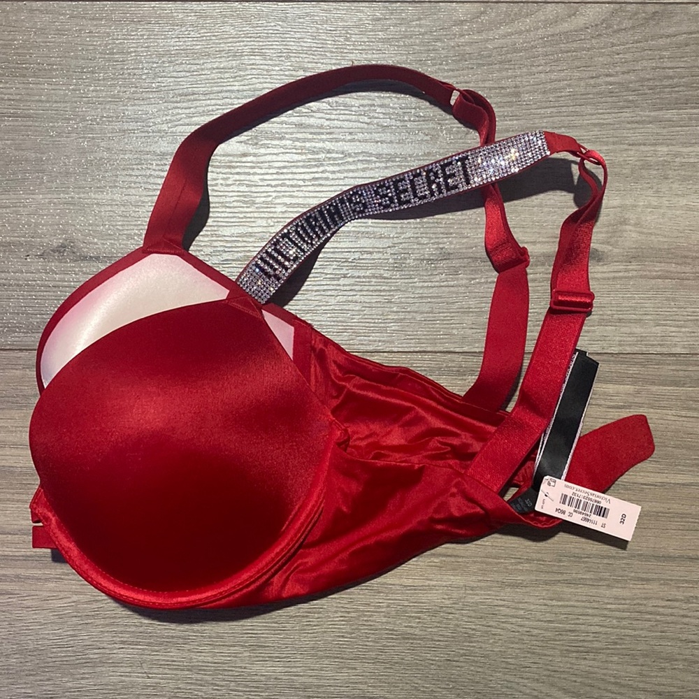 Victoria’s Secret // 32D Bra